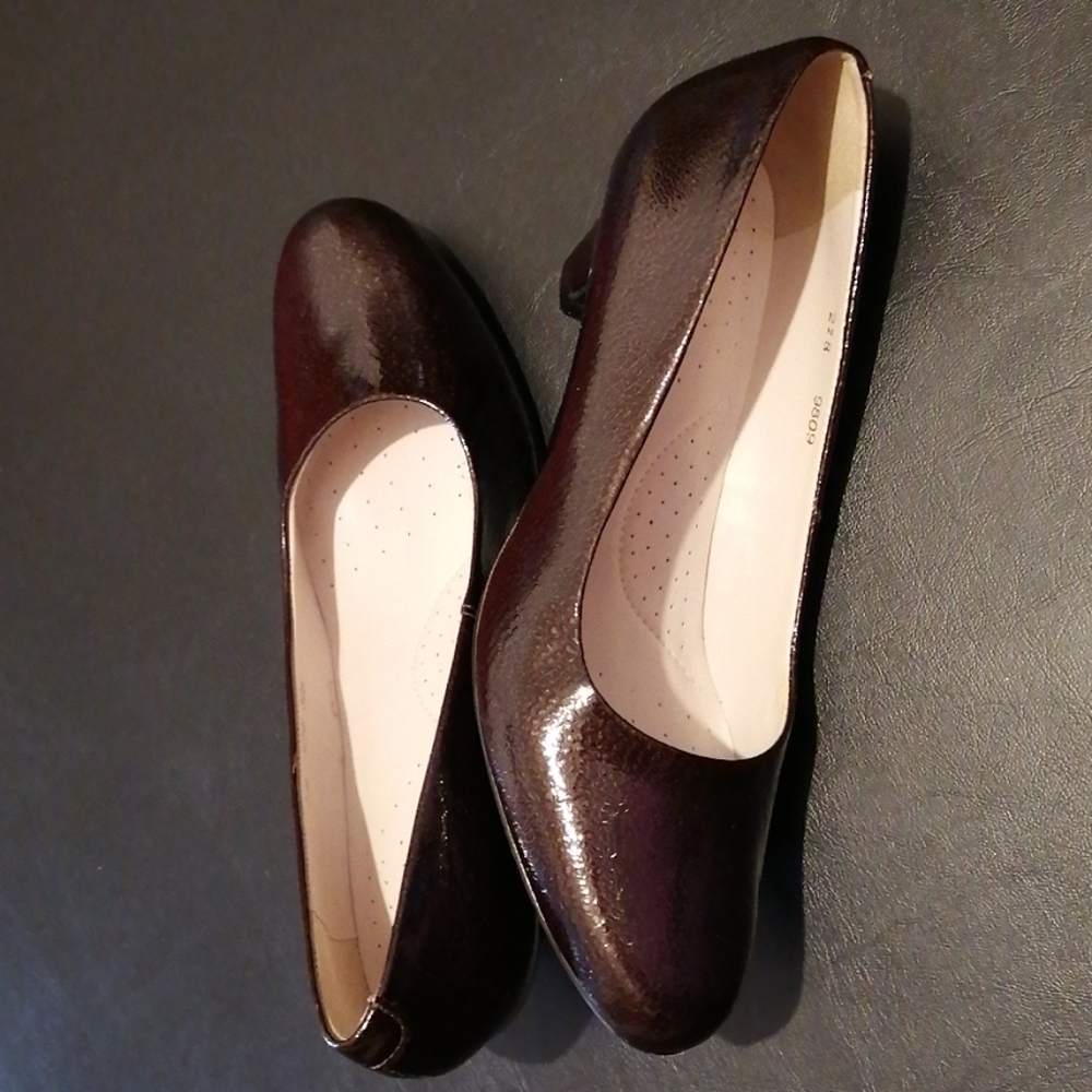 Dress shoes like new